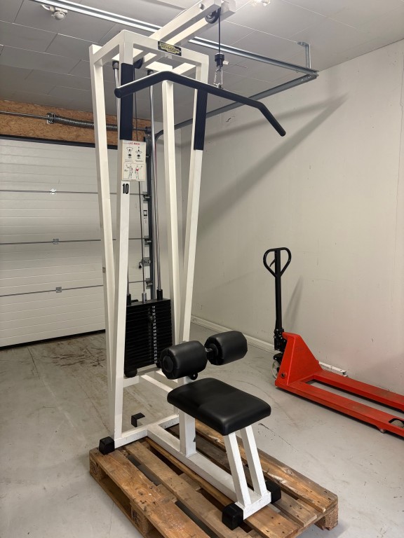 Lat pulldown