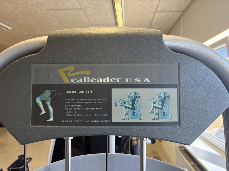 Seated leg curl